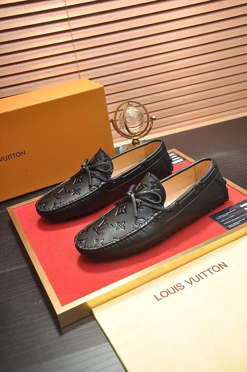 Men's men's shoes 💰420💶 [LV Doudou shoes] (water-dyed cowhide lining) new model is on the market, available on the official website. The new Doudou shoes are processed into single-color materials, and the uppers are made of imported cowhide material. The body of the shoe is fully hemmed with mark thread, and is lined with imported original cowhide leather. The elegant shoe shape is super suitable for all-matching, and the size is 38-44.